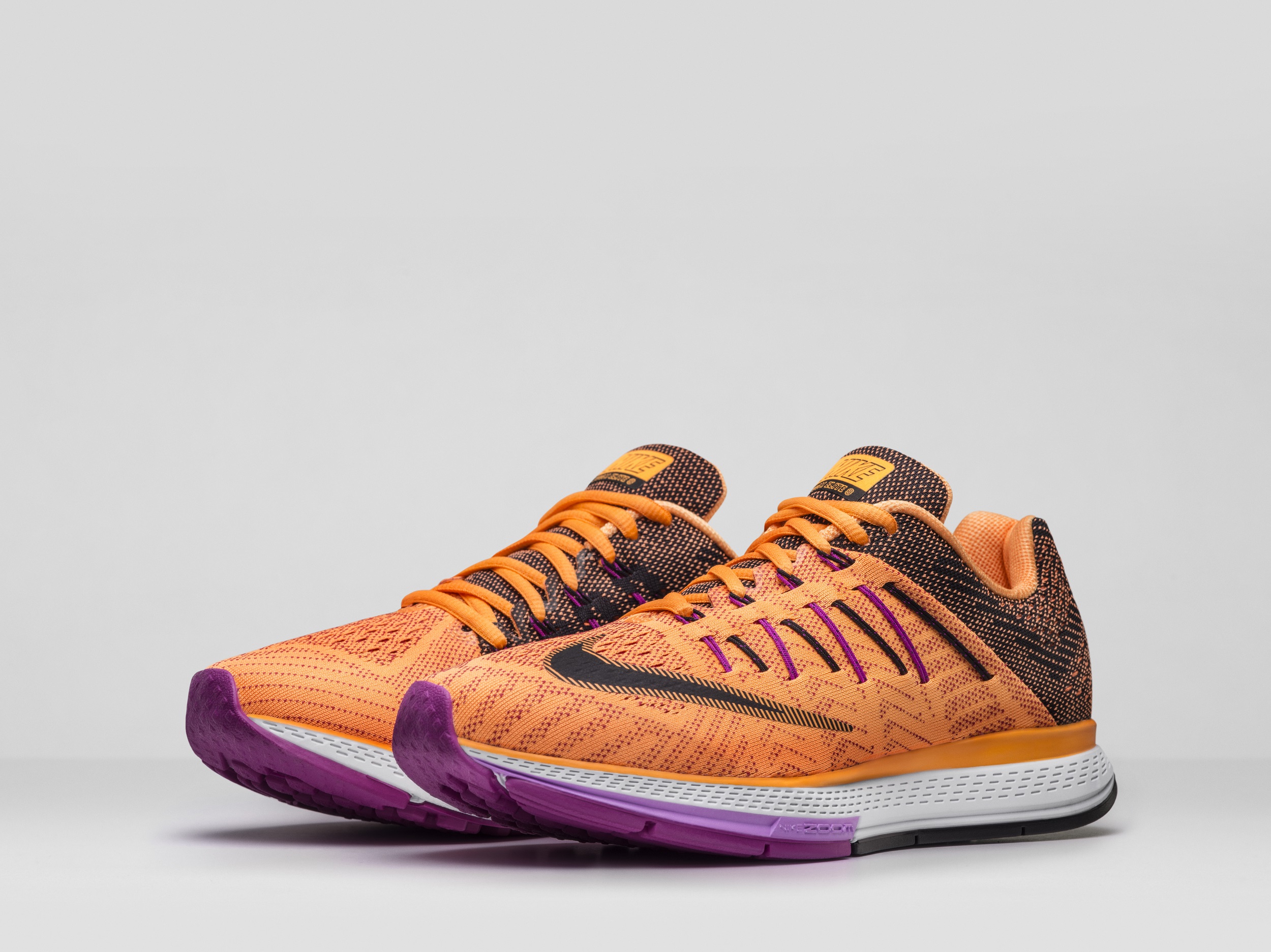 NIKE AIR ZOOM ELITE 8:平緩流暢、疾速輕盈