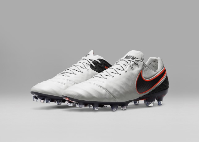 TIEMPO LEGEND 6足球鞋