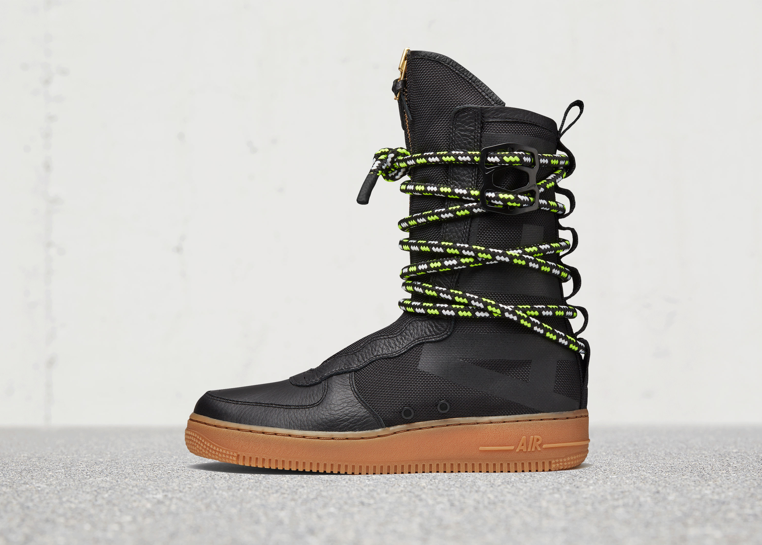 耐克开启AIR FORCE 1 35周年纪念