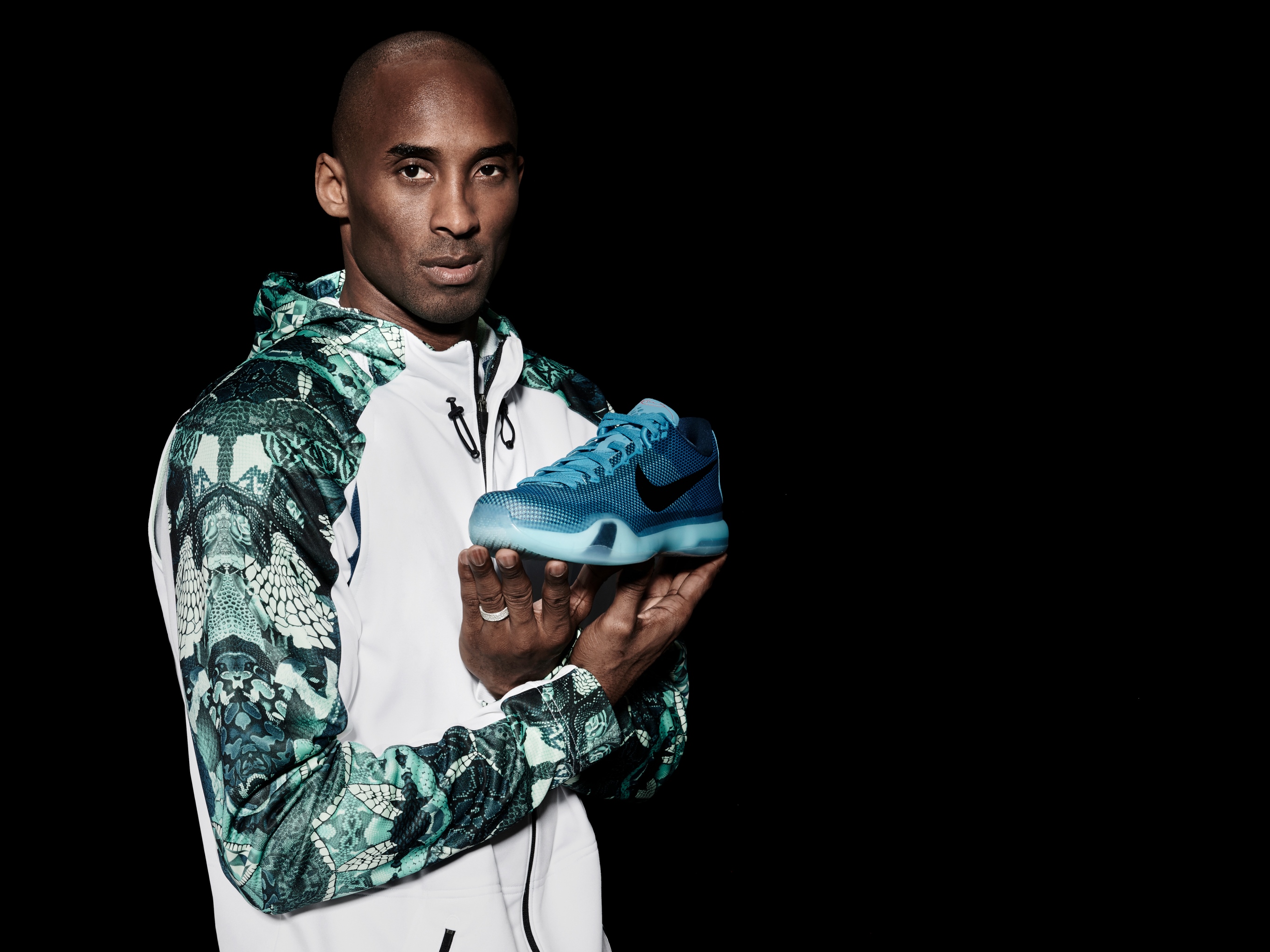 不僅只是簡約:揭秘KOBE BRYANT的第十雙簽名鞋KOBE X
