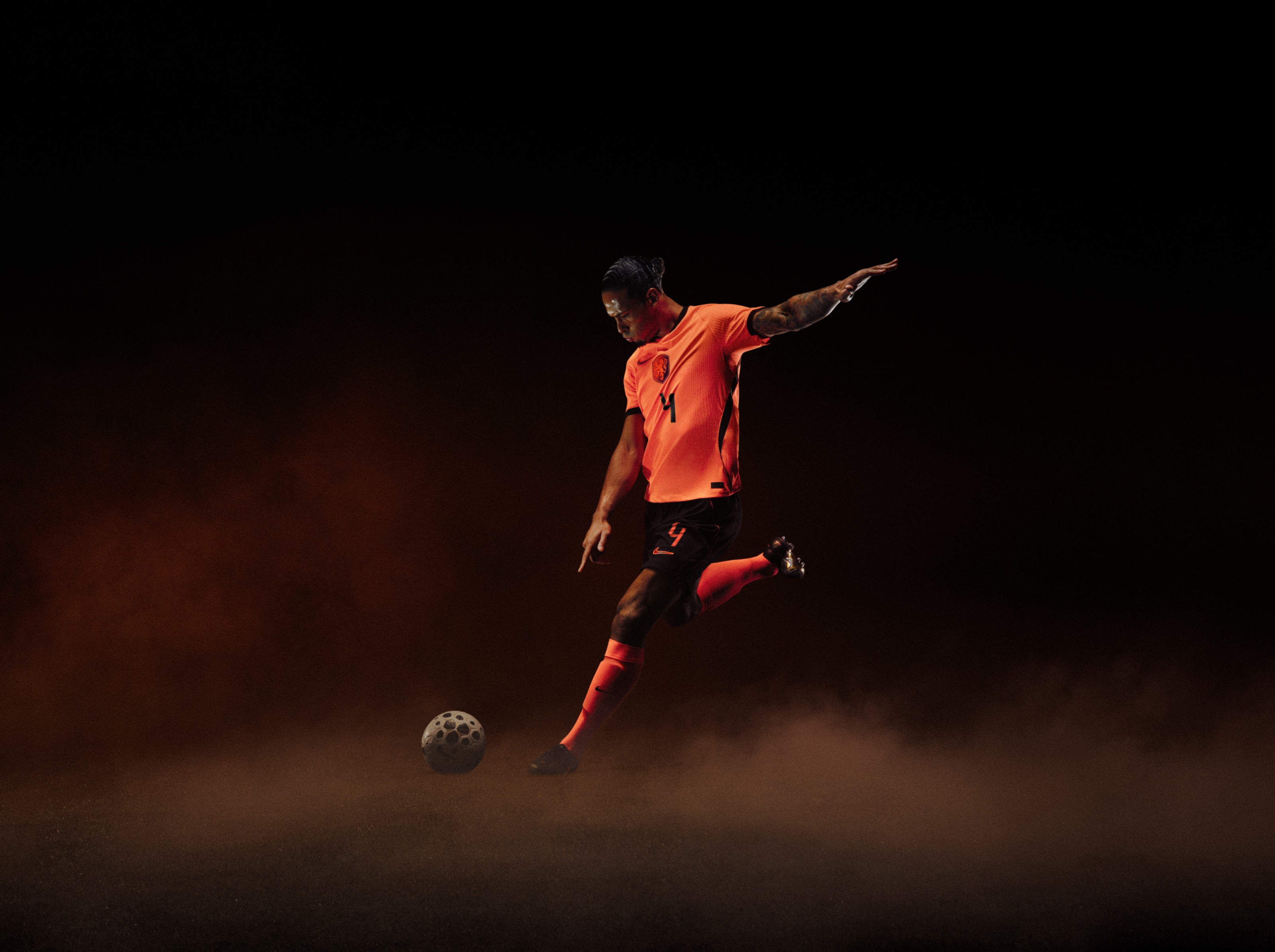 007_nike-football-2026-federation-kits-netherlands-home-virgil-van-dijk-1.jpg 007_nike-football-2026-federation-kits-netherlands-home-virgil-van-dijk-1.jpg