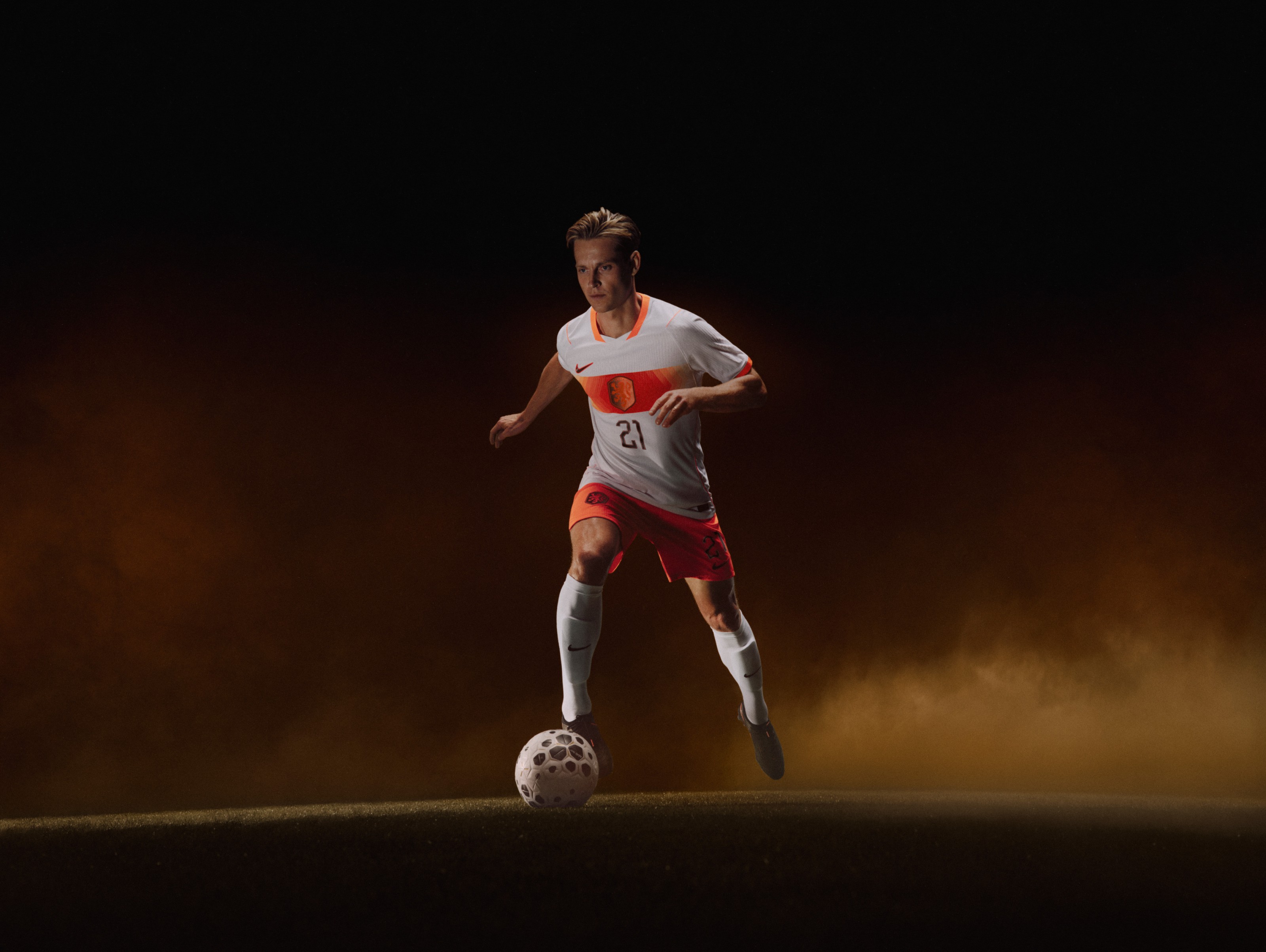 009_nike-football-2026-federation-kits-netherlands-away-frenkie-de-jong-1.jpg 009_nike-football-2026-federation-kits-netherlands-away-frenkie-de-jong-1.jpg
